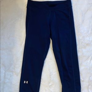 NAVY UNDER ARMOR CROP LEGGINGS